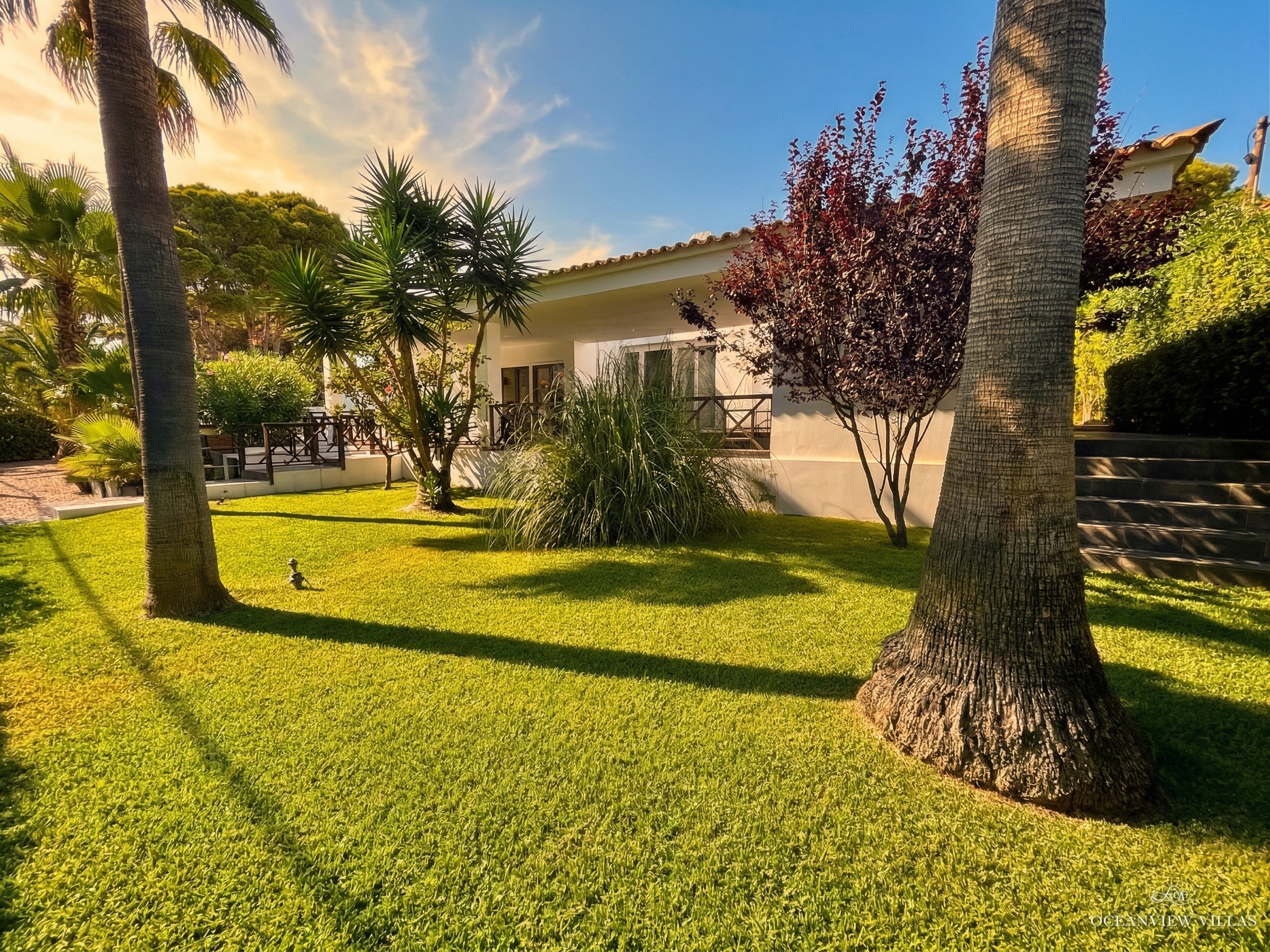 Garten bei Sonnenuntergang