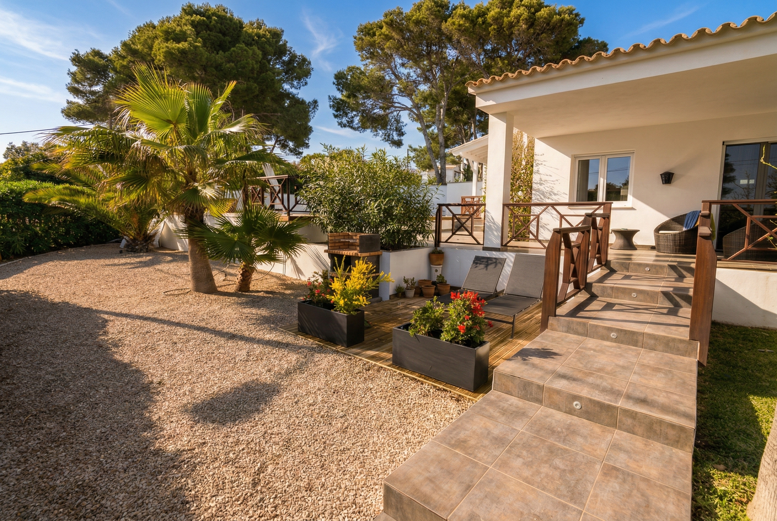 Hauseingang mit Terrasse