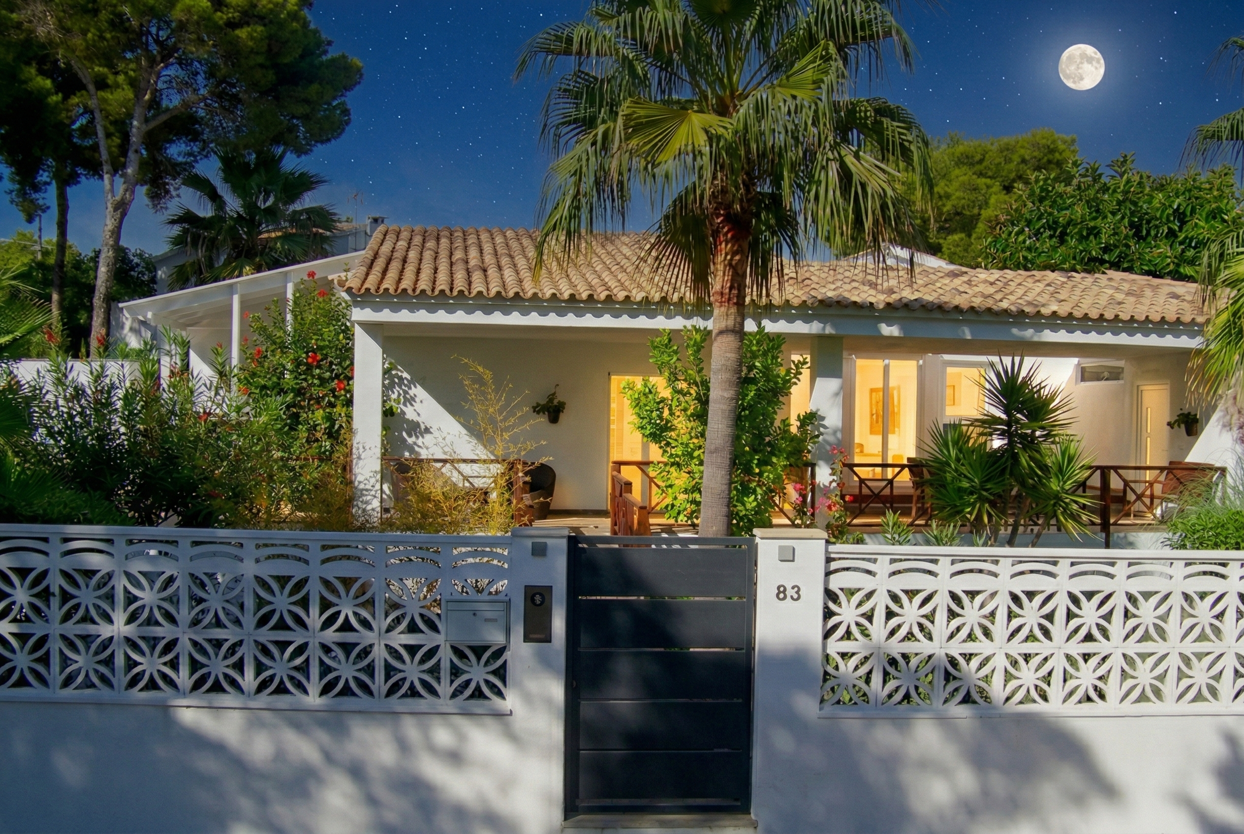 Casa Penyes bei Nacht