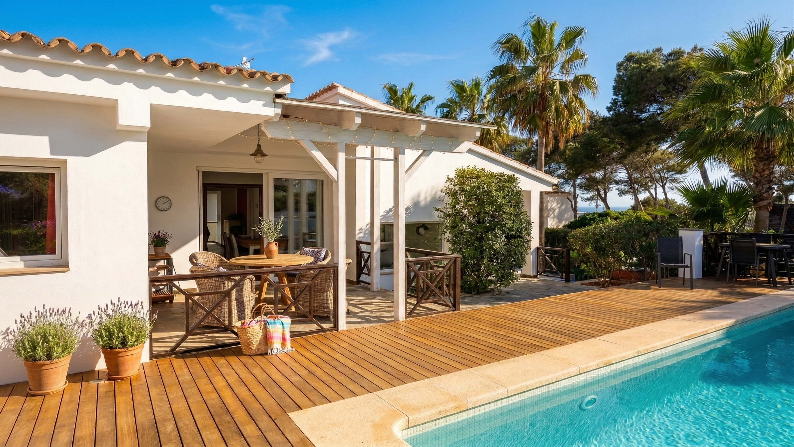 Casa Penyes — Terrasse und Pool